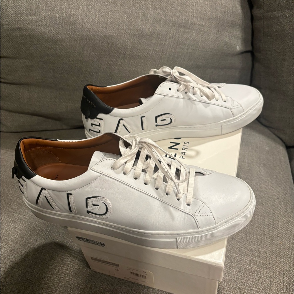 Givenchy Men’s White and Black Logo Sneakers